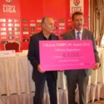 Thomas Parits, Stefan Gubi Thomas Parits (links, FK Austria Wien AG-Vorstand) übernahm von T-Mobile Geschäftsführer Stefan Gubi den "Fair-Play-Award" für die fairste Mannschaft 2009/10. Dieses Geld ist für die U15-Akademie