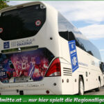 Sehr schneidig, der neue Mannschaftsbus der blau-weißen Linzer.