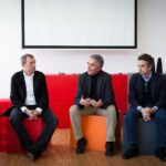 Im Bild von links: Dr. Manfred Gaulhofer/Gaulhofer Industrie Holding, DI Erwin Kaltenegger/Arch Büro Kaltenegger, Prof. Stefan Schleicher/WIFO und TU Graz, DI Hans Gangoly/Gangoly & Kristiner Architekten und Moderatorin Dr. Gisela Gary Foto: Jorj Konstantinov 