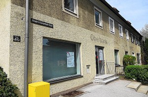 Zuletzt befand sich darin eine Bankfiliale, die jedoch auch vor einiger Zeit wieder aufgelassen wurde. Foto: oepb