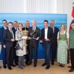 Von links: Gabriele Bröthaler, NÖ.Regional.GmbH; Markus Fürst,
Geschäftsführer Wiener Alpen; Wiener Neustadts Stadtrat Franz Piribauer;
Hermann Dikowitsch, Leiter der Gruppe Kultur, Wissenschaft und Unterricht;
Landeshauptfrau Johanna Mikl-Leitner; Kurt Farasin, Künstlerischer Leiter NÖ
Landesausstellungen; Wiener Neustadts Bürgermeister Klaus Schneeberger;
Guido Wirth, Geschäftsführer NÖ Landesausstellungen; LAbg. Bgm. Christoph
Kainz, ARGE-Sprecher Wiener Neustädter Kanal; Martina Sanz,
Kleinregionsmanagerin gemeinsame Region Schneebergland; LAbg Franz
Rennhofer, Verein Bucklige Welt Regionalentwicklung. Foto: NLK Pfeiffer