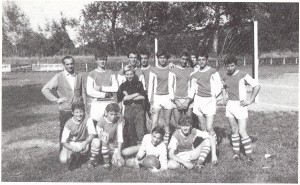 SV Donau-Jugend 1961: Willi Kreuz als 12jähriger vorne links hockend, daneben Robert Sara. Stehend ganz rechts: Hans Orsolics, daneben Ferdinand Milanovich.