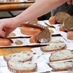 tschauner1 Das Tschauner Menü, bestehend aus kalter Knackwurst oder Schmalzbrot mit einem G´spritzten oder einem kühlen Bier.