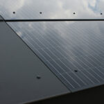 Photovoltaik-Element Integral-Plan überzeugt durch flächenbündige Integration von PV-Modulen Foto: Eternit