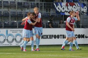 Jubelnde Linzer Spielertraube v. l. nach dem 0 : 1: Philipp Huspek, Thomas Höltschl, Simon Piesinger und David Poljanec.