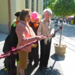 P1030182 Tiergartendirektorin Dr. Dagmar Schratter (links), sowie Mag. Elisabeth Udolf-Strobl vom Bundesministerium für Wirtschaft, Familie und Jugend anlässlich der Eröffnung.