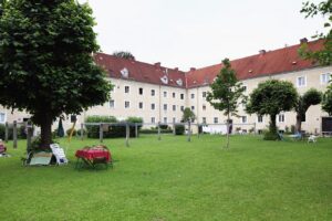 Blick in die Innenhofidylle der Harbachsiedlung, 2012. Foto: NORDICO Stadtmuseum Linz 