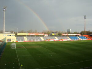 Das Bundesstadion Südstadt erwartete seine Admira/Wacker-Besucher und die Gewitterwolken samt Regenbogen verzogen sich. Foto: oepb