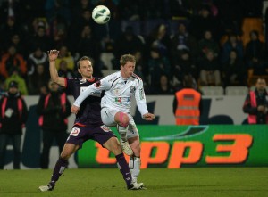 Tomas Jun (Austria, links) hatte an diesem Abend mehrmals gegen Christian Thonhofer (WAC) das sportliche Nachsehen. Foto: GEPA