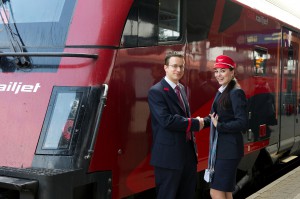 Zugbegleiter der ÖBB und der ČD vor dem railjet. Foto: ÖBB/Zenger 