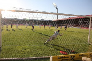 Alexander Grünwald verwertet zum 2 : 0. Foto: Felly/FAK 