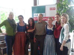 v.l.: Roswitha Terkl (ORF/Radio Steiermark), Gabriele Schaar (Hoteldirektorin Spirodom), Gisi Hafner (Moderatorin Wurlitzer), Andreas Hollinger (Pressechef Nationalpark Gesäuse), Julia Reichenfelser (Empfangschefin Spirodom), Kathrin Wolf (Leitung „Kultur & Tourismus“ Stift Admont), Petra Berghofer (Marketingleitung Spirodom).