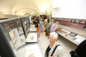 Gang durch die Ausstellung. Foto: Österr. Nationalbibliothek/APA-Fotoservice/Hinterramskogler