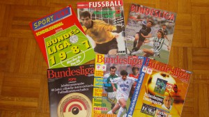 Ab Sommer 1987 bis heute: Das Bundesliga-Journal im Wandel der Zeit. Foto: oepb 