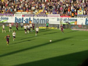 Als absolut dicht und undurchlässig erwies sich der isländische Verteidigungs-Wall in der zweiten Spielhälfte. Foto: oepb 