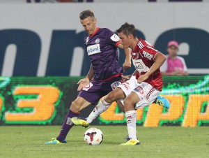 Florian Mader (links, gegen Sandro Wieser), kam für Daniel Royer ins Spiel und fand knapp vor Schluss eine gute Einschuss-Möglichkeit vor. Foto: GEPA