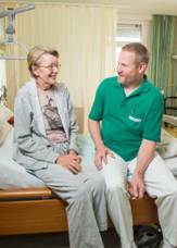 Individuelle Betreuung und Zeit für jeden einzelnen Menschen zeichnen die Palliativstation St. Raphael seit über 20 Jahren aus. Foto: Vinzengruppe