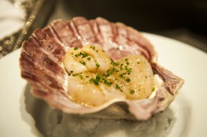 Barely Cooked Scallop; Brown Butter Dashi by Eric Ripert. Foto: ÖWM