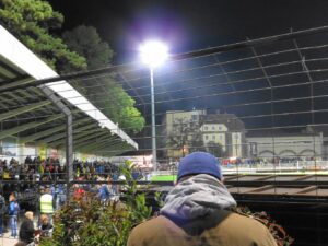 Freitag Abend, 19.30 Uhr - Fußball bei Fluchtlicht. Fan-Herz, was willst Du mehr? Foto: oepb