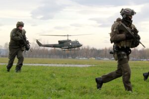 Hubschrauber AB212 mit Soldaten des Jägerbataillon 25 aus Kärnten. Foto: Milkdo OÖ