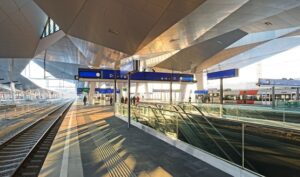 In bereits einem Jahr geht der neue Wiener Hauptbahnhof in seinen heiß ersehnten Vollbetrieb. Foto: Roman Bönsch 