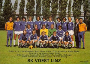 Der letzte Meister der Staatsliga A zieht in das Abenteuer 1. Division ein. Der SK VÖEST zu Beginn der Saison 1974/75.