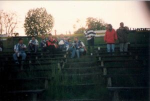 Gstätten-Flair am 3. Mai 1994. Lediglich 300 Besucher wollen Vienna gg. FC Linz (1 : 2) sehen. Foto: oepb