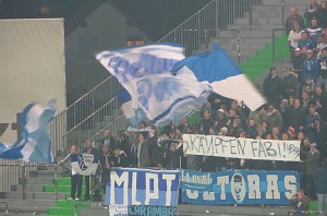 Tief im Westen sind sie zu Hause und entern für ihren VfL jeden Winkel der Republik. Bochumer Allesfahrer beim Auswärtsspiel in Fürth, Dezember 2014. Foto: oepb.at