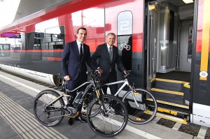 Christian Kern (links), seines Zeichens Vorstandsvorsitzender der ÖBB Holding und Bundesminister Alois Stöger ... Foto: ÖBB