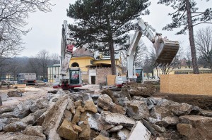 Die Abbrucharbeiten sind in vollem Gange. Foto: Daniel Zupanc