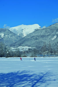 Die Loipen um den Wolfgangsee erstrahlen nach den jüngsten Schneefällen und rechtzeitig zu den Semesterferien bestens präpariert in voller Pracht. Foto: WTG