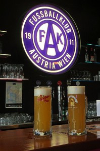 Im herrlichen Ambiente des Viola-Pubs lässt sich bei einem guten Glas Zwickel ungezwungen plaudern. Foto: oepb.at