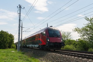  ... die Solar Einspeisung direkt in die Oberleitungen der ÖBB. Beide Fotos: ÖBB Zenger