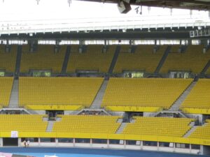 Ungewöhnlich, aber wahr: ein leerer Gäste-Block beim Wiener Derby. Foto: oepb.at