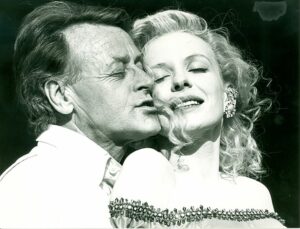 Helmuth Lohner im Jedermann der Salzburger Festspiele anno 1990. An seiner Seite: Sunnyi Melles. Foto: Archiv der Salzburger Festspiele/Foto Weber