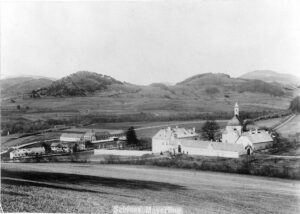 Schloss Mayerling im Wienerwald, in dem am 30. Jänner 1889 Kronprinz Rudolf und Baronesse Mary Vetsera unter bis heute ungeklärten Umständen Selbstmord begingen. Foto: ÖNB