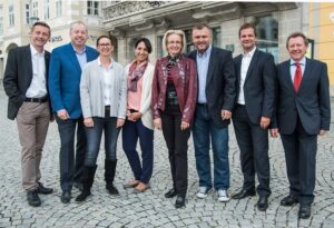 v.l.: Mario Pramberger MBA (WKO-Bezirksstellenleiter), Eduard Riegler (WKO-Obmann), Petra Schwinghammer (stv. Obfrau Verein Steyr lebt), Daniela Limberger (Obfrau Verein Steyr lebt), Eva Pötzl (Geschäftsführerin TVB), Jürgen Armbrüster (Obmann TVB), Mag. Alexander Stellnberger (Aufsichtsratsvorsitzender Stadtmarketing) und Alfred Pech (Geschäftsführer Stadtmarketing) Foto: Johanna Auer