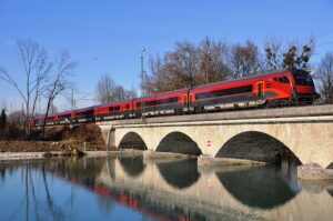  Mit den Railjet Zügen ab Salzburg wieder über die Saalachbrücke nach München reisen ­ ab morgen Realität. Foto: ÖBB