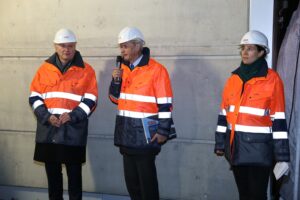 Gruppenbild mit Dame: Das Jahrhundertprojekt der ÖBB war von Anfang an auf Schiene und die zügigen Abschlussarbeiten stehen vor der endgültigen Finalisierung. Von links: Bundes-Minister Alois Stöger, Vorstand Infrastruktur ÖBB Franz Bauer, sowie Projektleiterin Judith Engel. Foto: ÖBB / Scheiblecker