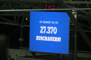  ... dass nun knapp 30.000 Menschen zu RB Leipzig gehen. Beide Fotos: oepb