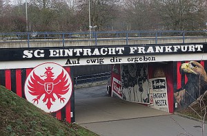 Sehenswertes Graffiti der Ultras Frankfurt 1997 in unmittelbarer Stadion-Nähe. Foto: oepb