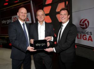 V.l.: Bundesliga-Vorstand Christian Ebenauer, Erwin Fuchs, Vorsitzender der Sky Go Ersten Liga, sowie Walter Fink, Director Marketing Sky Österreich. Foto: GEPA