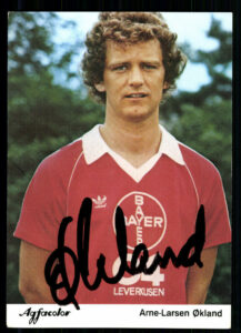 Arne Larsen Ökland / Bayer 04 Leverkusen Autogrammkarte der Saison 1981/82. Sammlung: oepb