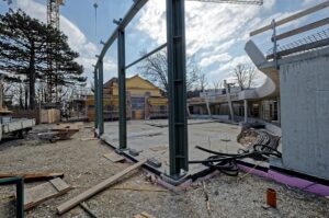 Derzeit wird zwar noch emsig gebaut, aber mit Jahresbeginn 2017 soll der Giraffenpark im Zoo Wien fertig gestellt sein. Foto: Tiergarten Schönbrunn/Norbert Potensky