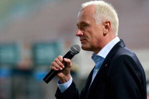 Andy Marek in bekannter Ausübung seiner Stadion-Sprecher-Tätigkeit beim SK RAPID. Foto: GEPA