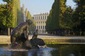 Rundbassin mit Blick auf das Schloss Schönbrunn. Foto: SKB