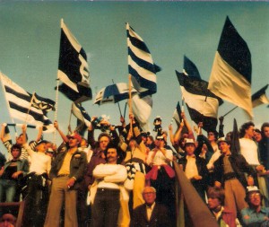 Drei Fan-Busse - damals war das eine ganze Menge - brachten die SK VÖEST-Fans im September 1978 ins Wiener Prater Stadion zum Auswärtsspiel gegen die Vienna. Foto: oepb