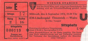 Matchkarte vom 4. September 1974. Österreich schlug Wales im Wiener Stadion vor 35.000 Zuschauern im Rahmen der EM-Qualifikationsgruppe 2 mit 2 : 1. Sammlung: oepb 