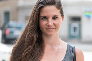 Barbara Köglberger studiert in Steyr und liebt die Mischung aus Unterhaltung, Kultur und Natur in der beliebten Studentenstadt. Foto: Johanna Auer