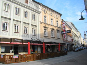 Seit 1929 am gleichen Standort - die Linzer Konditorei Jindrak in der Herrenstrasse Nr. 22. Foto: oepb